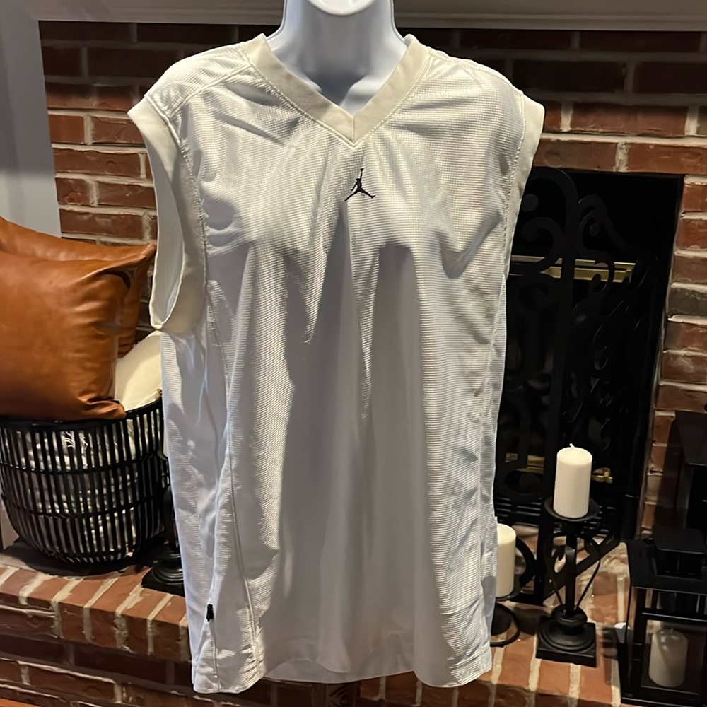 Nike Air Jordan Men White Sleeveless Jersey Shirt! Size:Large Black Logo